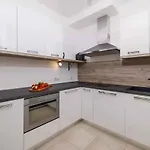 Apartman In 53769 *