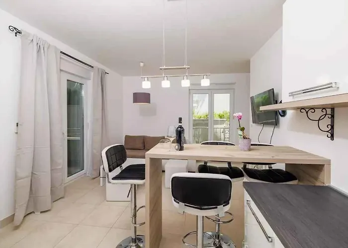 In 53769 Apartment