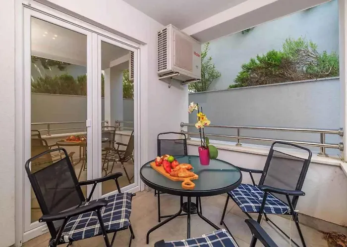 In 53769 Apartment